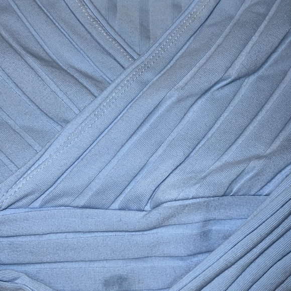 BLUE CASUAL CROP TOP - Picture 2 of 4